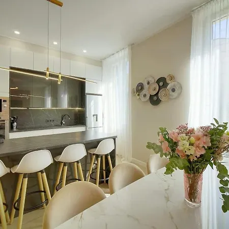 Appartement Deja Blue - Beautiful 4 Beds & 4 Baths, 10min From Palais, 4 Stars