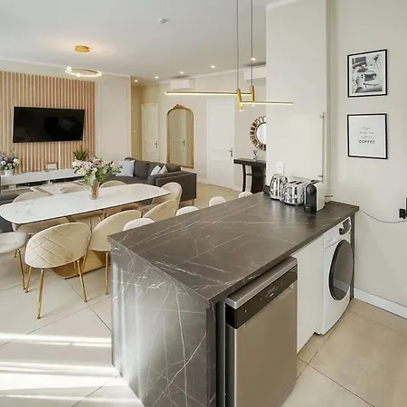 Deja Blue - Beautiful 4 Beds & 4 Baths, 10min From Palais, 4 Stars
