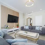 Apartmán Deja Blue - Beautiful 4 Beds & 4 Baths, 10min From Palais, 4 Stars *