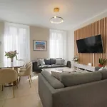 Deja Blue - Beautiful 4 Beds & 4 Baths, 10min From Palais, 4 Stars