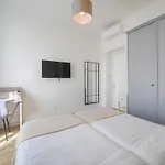 Deja Blue - Beautiful 4 Beds & 4 Baths, 10min From Palais, 4 Stars Apartmán *