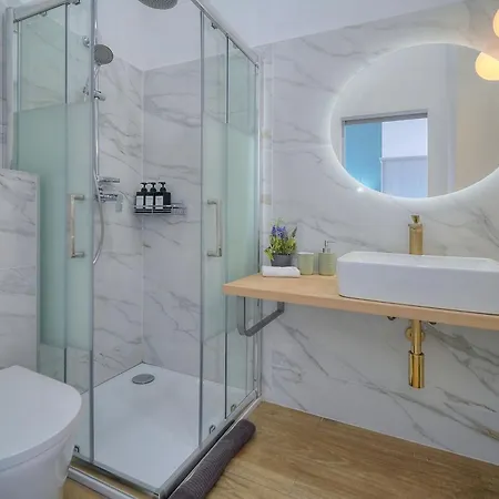 Beautiful 4 Beds & 4 Baths, 10min From Palais, 4 Stars Apartament Cannes