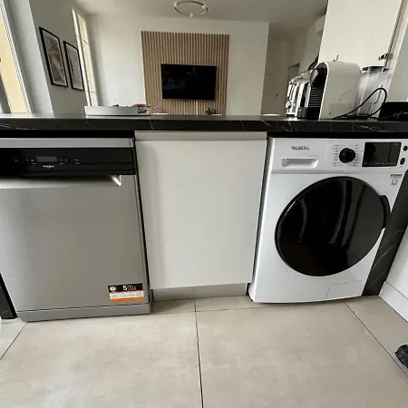 דירה Deja Blue - Beautiful 4 Beds & 4 Baths, 10min From Palais, 4 Stars *