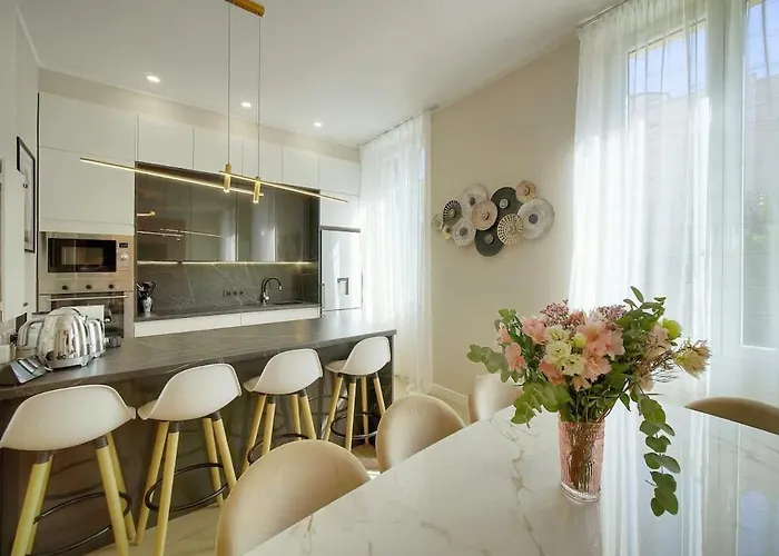 דירה Deja Blue - Beautiful 4 Beds & 4 Baths, 10min From Palais, 4 Stars