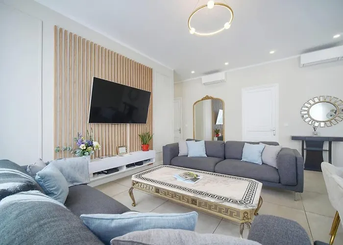 דירה Deja Blue - Beautiful 4 Beds & 4 Baths, 10min From Palais, 4 Stars *