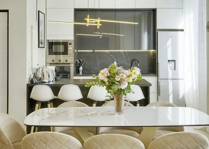 Deja Blue - Beautiful 4 Beds & 4 Baths, 10min From Palais, 4 Stars דירה *