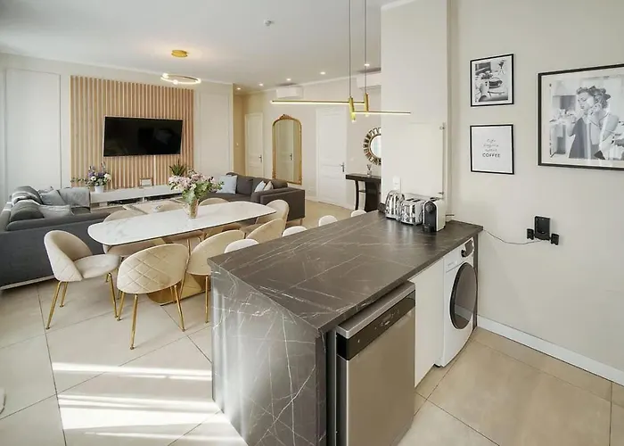 Deja Blue - Beautiful 4 Beds & 4 Baths, 10min From Palais, 4 Stars