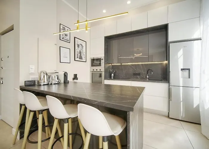 דירה Deja Blue - Beautiful 4 Beds & 4 Baths, 10min From Palais, 4 Stars