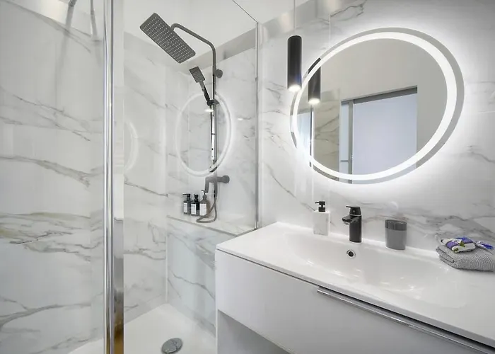 Deja Blue - Beautiful 4 Beds & 4 Baths, 10min From Palais, 4 Stars דירה *