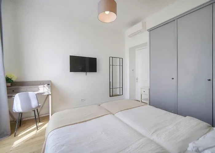 Deja Blue - Beautiful 4 Beds & 4 Baths, 10min From Palais, 4 Stars דירה *