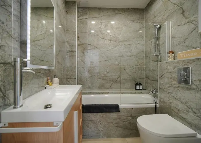 Deja Blue - Beautiful 4 Beds & 4 Baths, 10min From Palais, 4 Stars דירה קאן