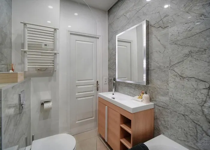 Deja Blue - Beautiful 4 Beds & 4 Baths, 10min From Palais, 4 Stars *