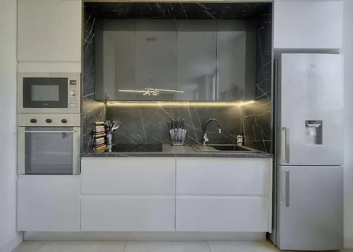 דירה Deja Blue - Beautiful 4 Beds & 4 Baths, 10min From Palais, 4 Stars *
