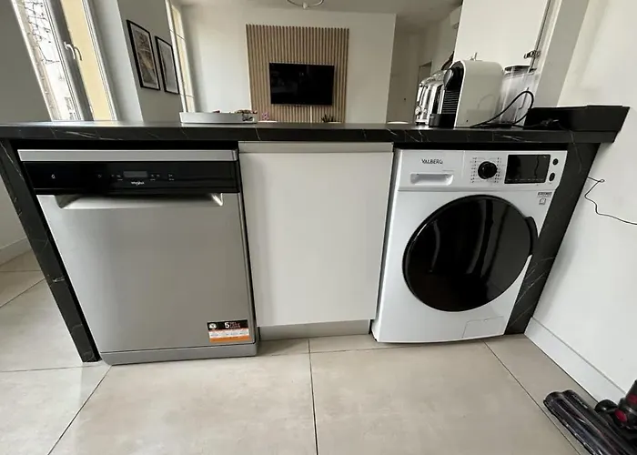 דירה Deja Blue - Beautiful 4 Beds & 4 Baths, 10min From Palais, 4 Stars *