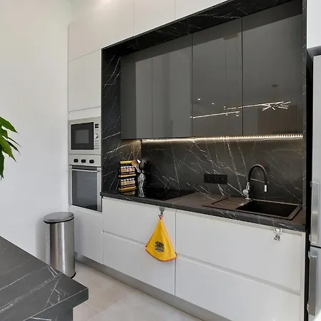 Beautiful 4 Beds & 4 Baths, 10min From Palais, 4 Stars Apartment *