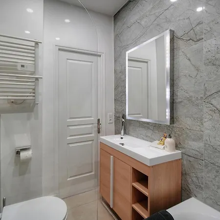 Beautiful 4 Beds & 4 Baths, 10min From Palais, 4 Stars Apartment *