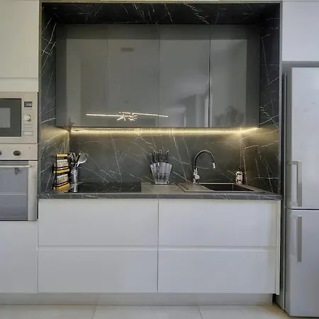 Daire Deja Blue - Beautiful 4 Beds & 4 Baths, 10min From Palais, 4 Stars *